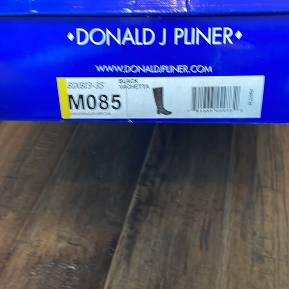 Brand New Donald J Pliner Womens Black Boot - Picture 8 of 11